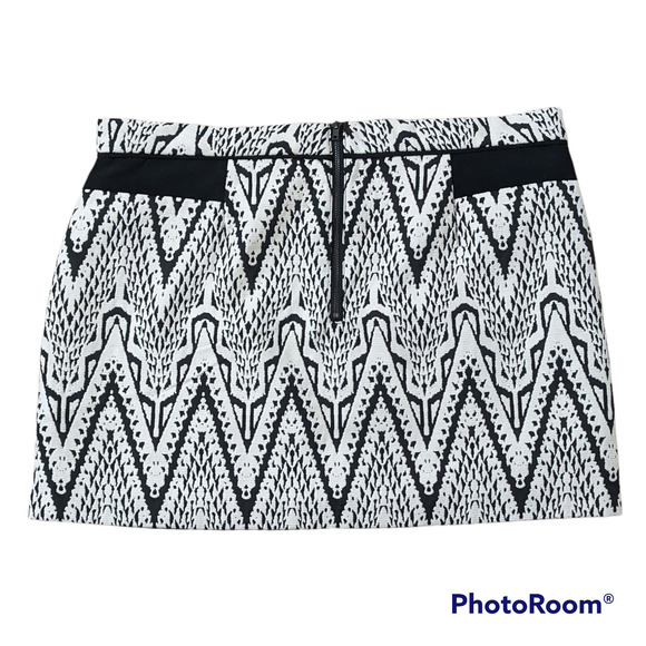 Desigual Black and White Embroidered Mini Skirt Size 46 (US 12) - Picture 2 of 3